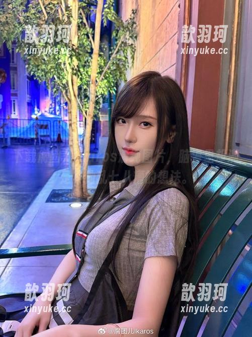 下载腐团儿Ikaros清纯图片，脑海里却满是其他乱七八糟的想法。