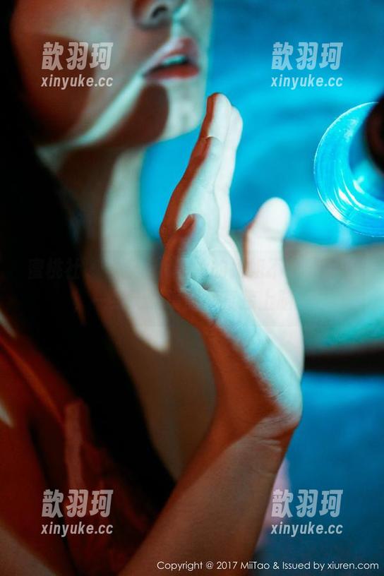 蜜桃社-雪梨sherry 蜜桃社 - 雪梨sherry的姐姐不需要圣光,一组无滤镜图集直接上脑。