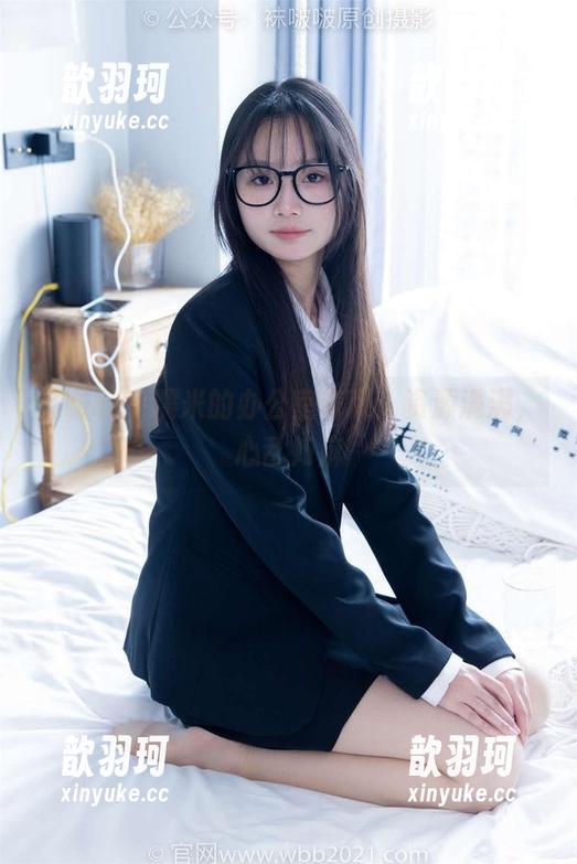 袜啵啵 - 糯米的办公室奇观：资源满满，心乱如麻