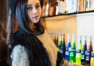 青豆客 – 私拍大作战，卓琳妹妹的毛衣让人移不开眼！