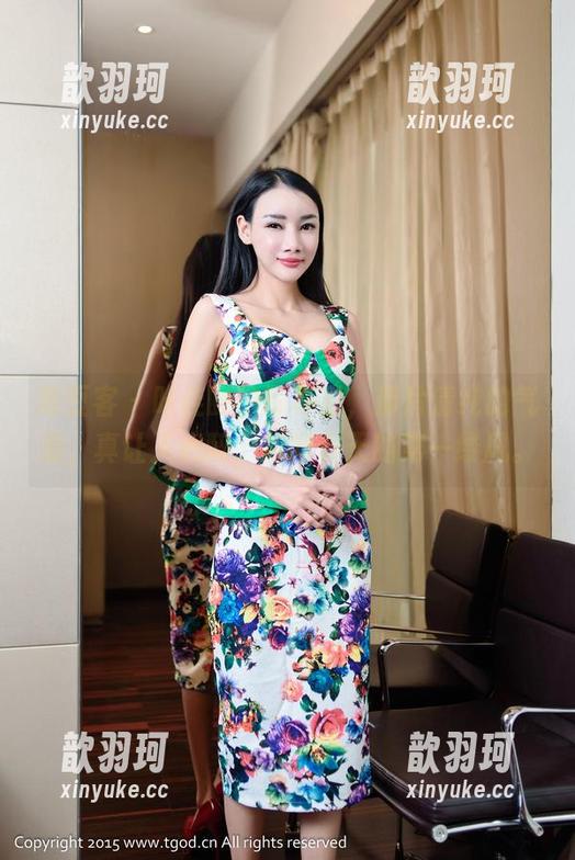 青豆客 - 叶佳颐的写真里，那片清纯的气息，真让人心醉，如同春天的第一缕风。