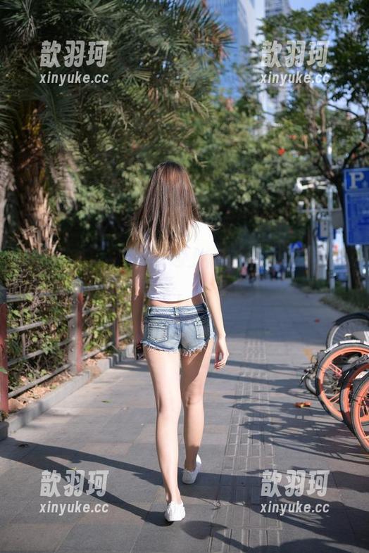 魔镜街拍 - 当粉裙遇上销售，这不是电视剧，是婷婷的日常，快来下载写真吧！