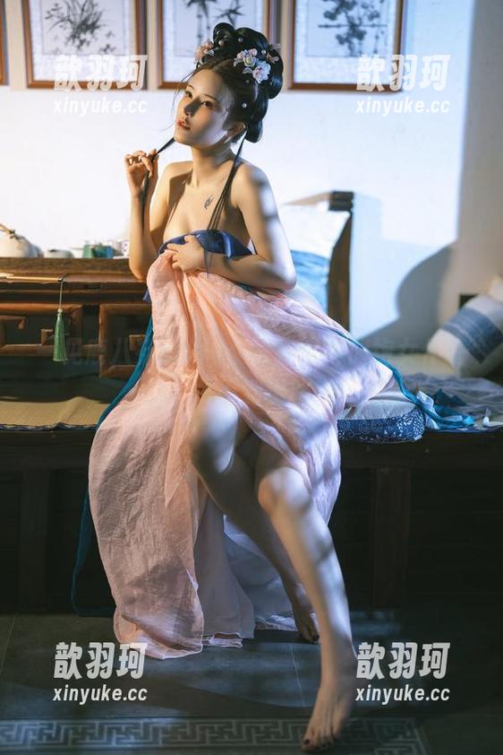 鹿八岁baby 一见鹿八岁baby,便是全套旗袍女仆狂潮,找不到退路啦!